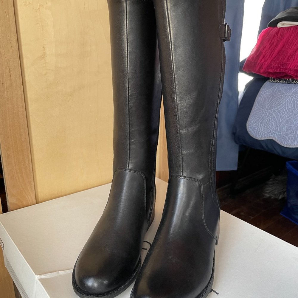 Brand New Rockport Copely Boots, Size 9. NIB